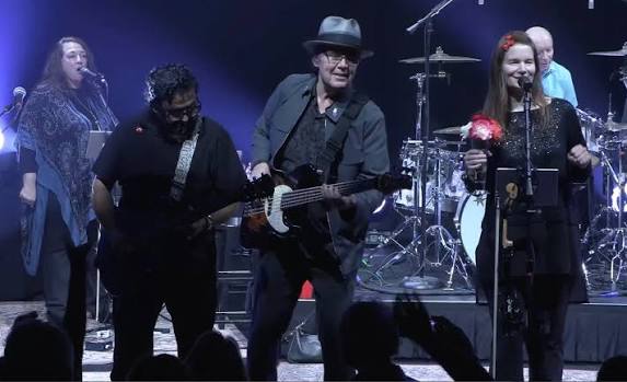 10,000 Maniacs in concert